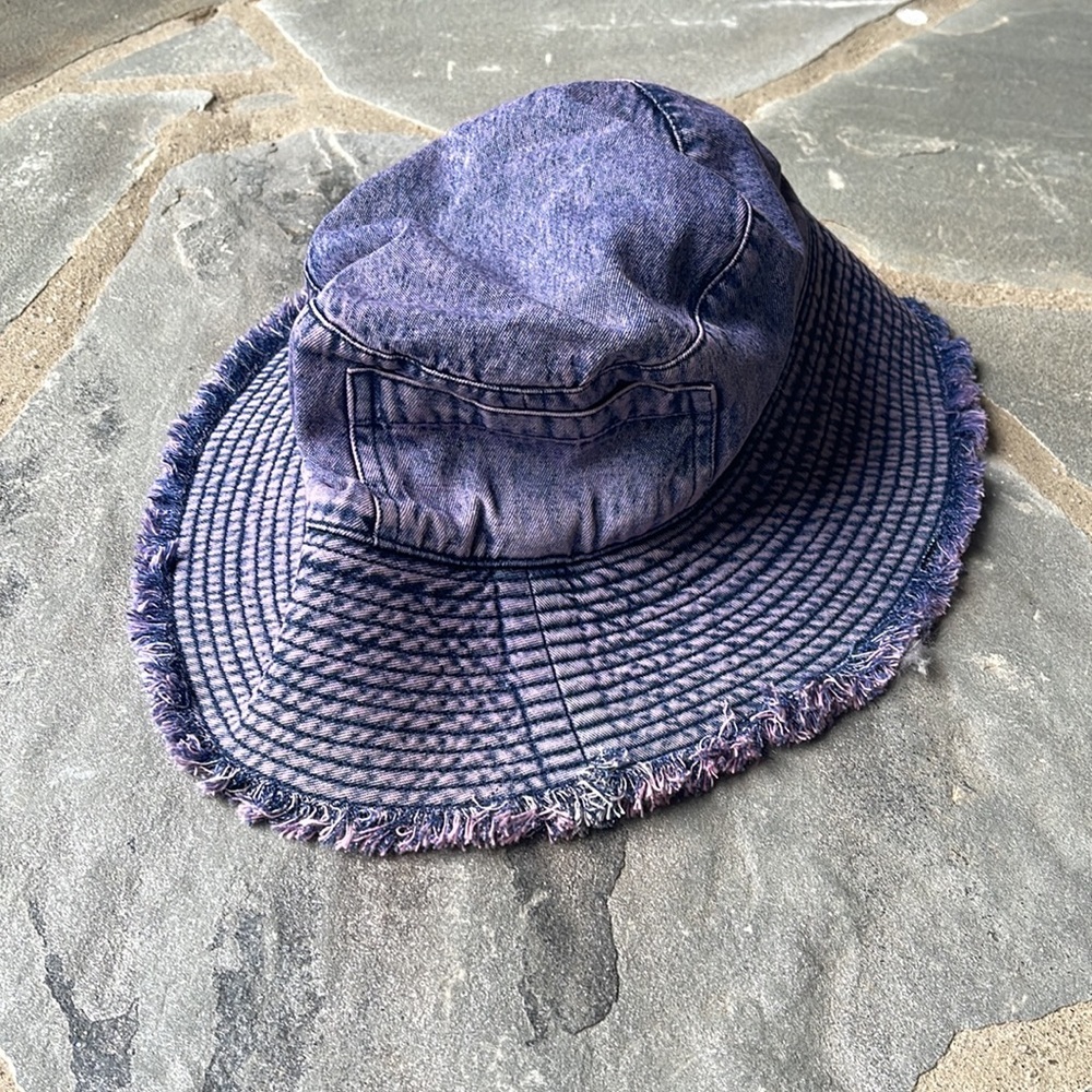 Free People-RAHI
Acid Washed Bucket Hat - Picture 4 of 6